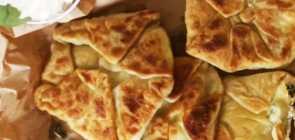 Плацинды с творогом и зеленью