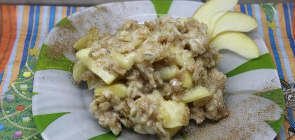 Овсянка с медом и яблоками в сливках