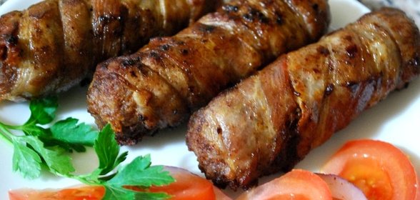 Чевапчичи в беконе