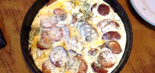 Яичница с картофелем и сыром