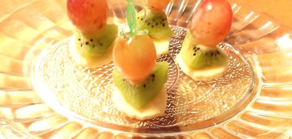 Фруктовые канапе Тропический микс