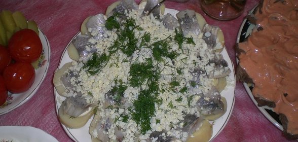Закуска (селедка с картошкой)