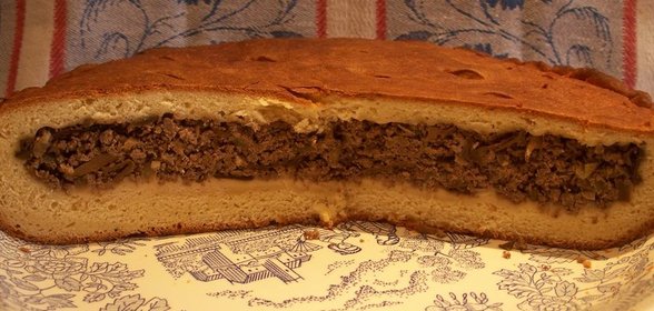 Сдобный дрожжевой пирог с сердцем и грибами