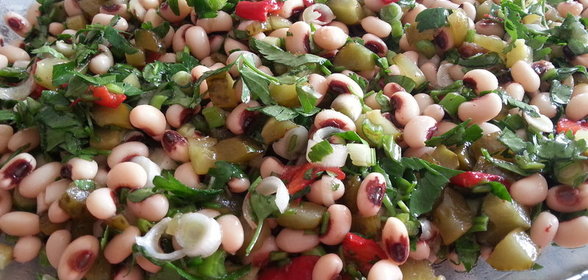 Салат из вигны(Kuru börülce salatası)