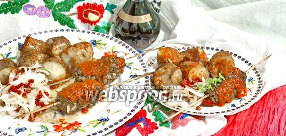 Кюфта-кебаб с луково-гранатовым салатом