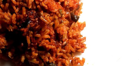 Рис с чесноком и луком-пореем в соусе сальса