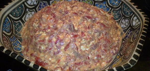 Салат сельский из печёного перца с брынзой