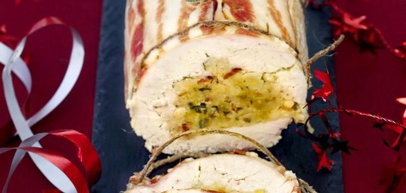 Рулет из индейки с ореховой начинкой
