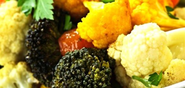 Цветная капуста и брокколи с чесноком, запеченные в духовке