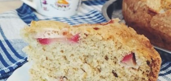 Пирог с киви и яблоком (в мультиварке)