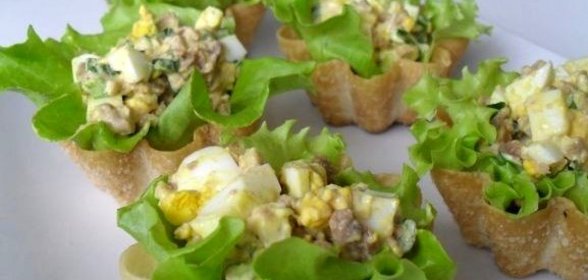 Тарталетки с печенью трески и яйцом