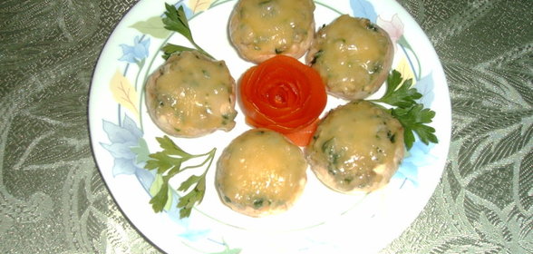 Шампиньоны фаршированные сыром и зеленью