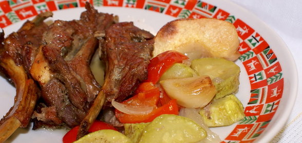 Баранья корейка запечённая с овощами