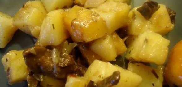Белые грибы с картошкой в мультиварке