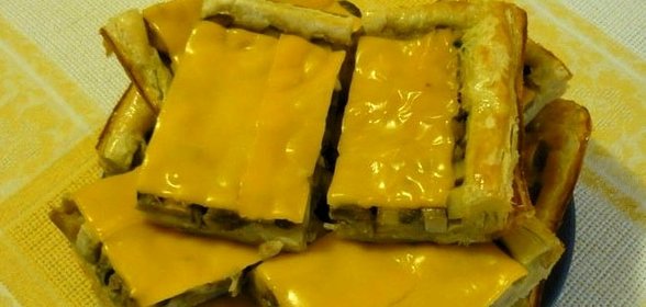 Пирог с грибами и сыром