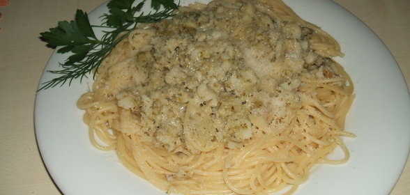 Паста с рыбы и соусом Песто