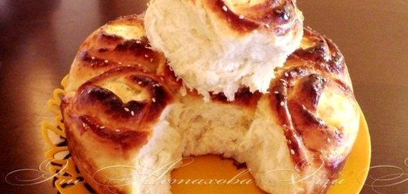 Пирог с творожными розами