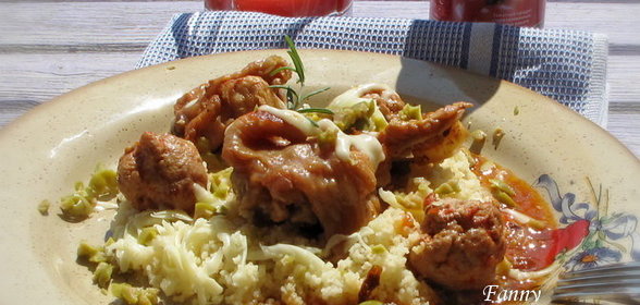 Индейка с кускусом и томатным соусом