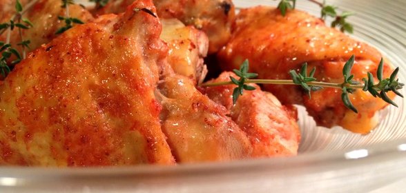 Запеченные куриные ножки, маринованные в кокосовом молоке со специями тандури