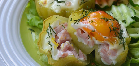 Яичница с ветчиной в сладких перцах