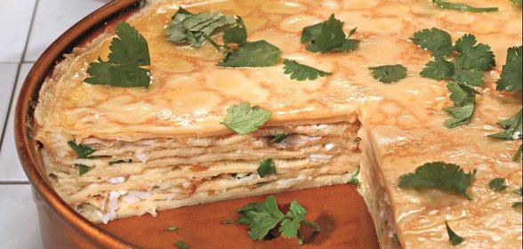 Блинчатый пирог с копченой рыбой