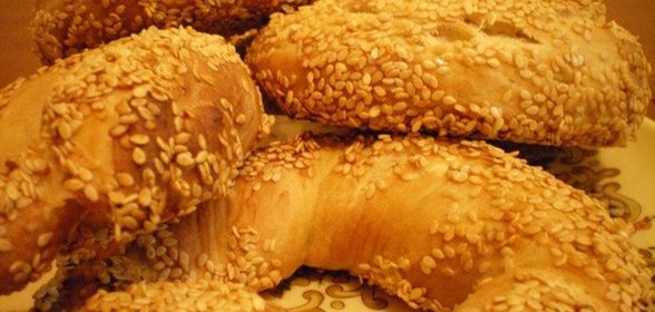 Симит (турецкий бублик с кунжутной обсыпкой)