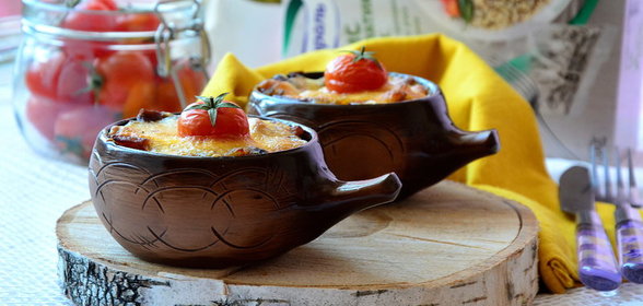 Рис с грибами и свининой под сырной корочкой