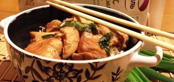 Курица стир-фрай с зелёным луком и рисом басмати