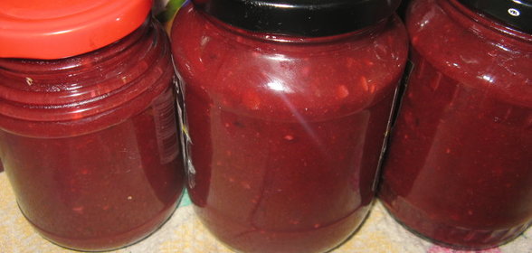 Сливовый соус с грецкими орехами