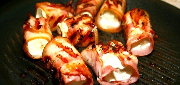 Брынза в беконе