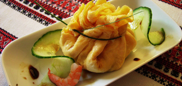 Омлетные мешочки с мясом и крабами