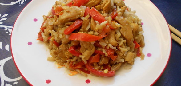 Курочка по-тайски в пряном соево-медовом соусе с рисом