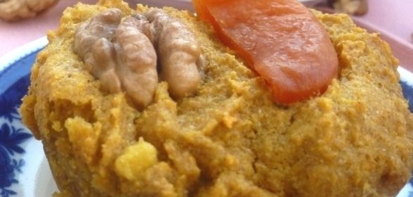 Морковные кексы с орехами и курагой