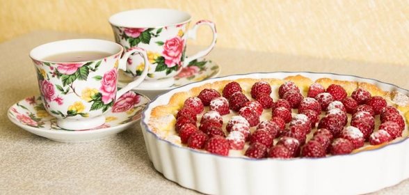 Тарт со сливочным сыром и свежей малиной