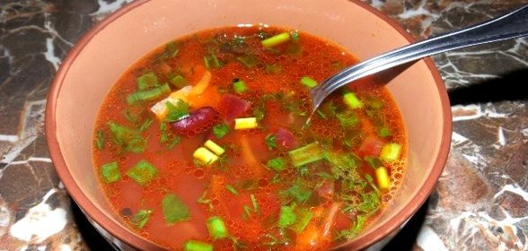 Борщ с консервированной фасолью