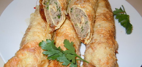 нежные блинные рулетики с мясной начинкой