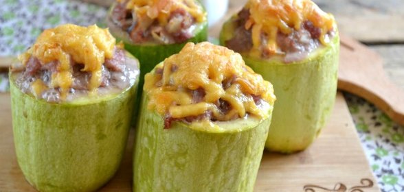 Кабачки, запеченные в духовке с фаршем