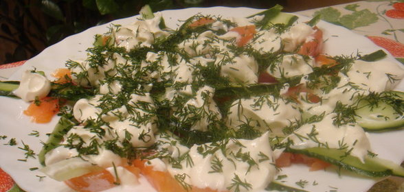 Закуска из семги с огурцами