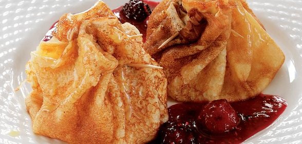 Итальянские блинчики с маскарпоне и ягодным соусом