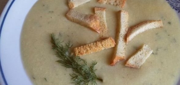 Суп из чечевицы с гренками