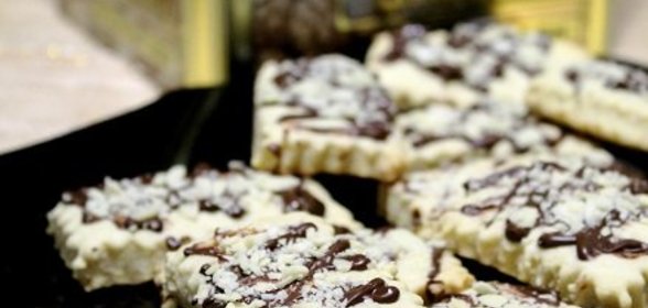 Сливочное печенье с шоколадом и миндалем
