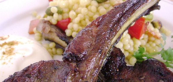 Бараньи ребрышки с птитимом и овощами