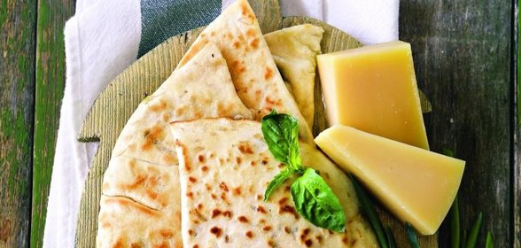 Сырные лепешки с зеленью, на кефире