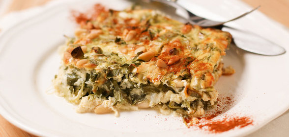 Сырная запеканка с рукколой и кедровыми орешками