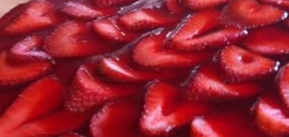 Жареная семга с лапшой и зеленым луком