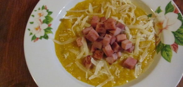 Салат с сыром, макаронами и овощами