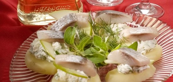 Картофельные тарталетки с сельдью