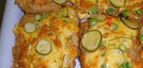 Пангасиус в сырно-овощной шапочке