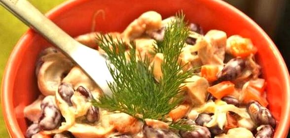 Салат с бобами и сыром