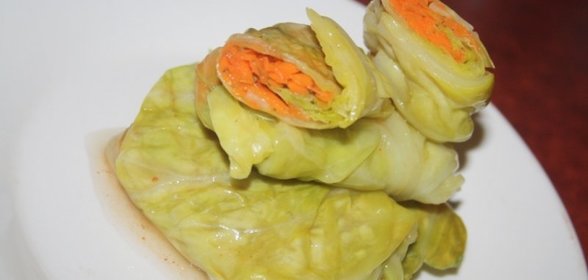Постные закусочные голубцы с острой морковной начинкой